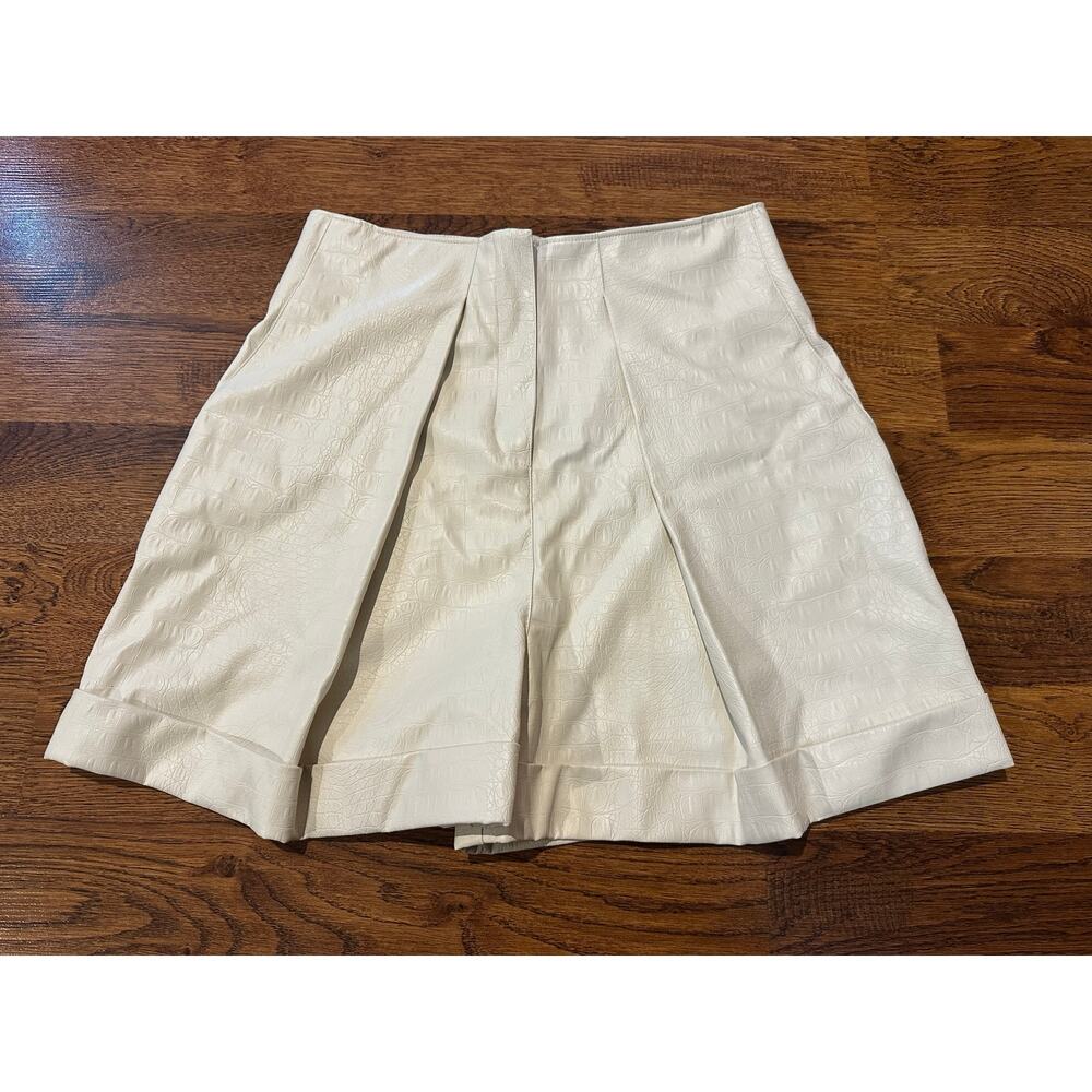Gina Gorgeous Faux Leather Croc Pleated Shorts Women’s 44 Ecru High Fashion